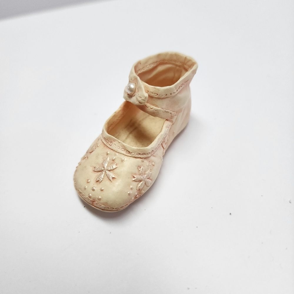 Just The Right Shoe by Raine Peaches 'n' Cream Table Decor